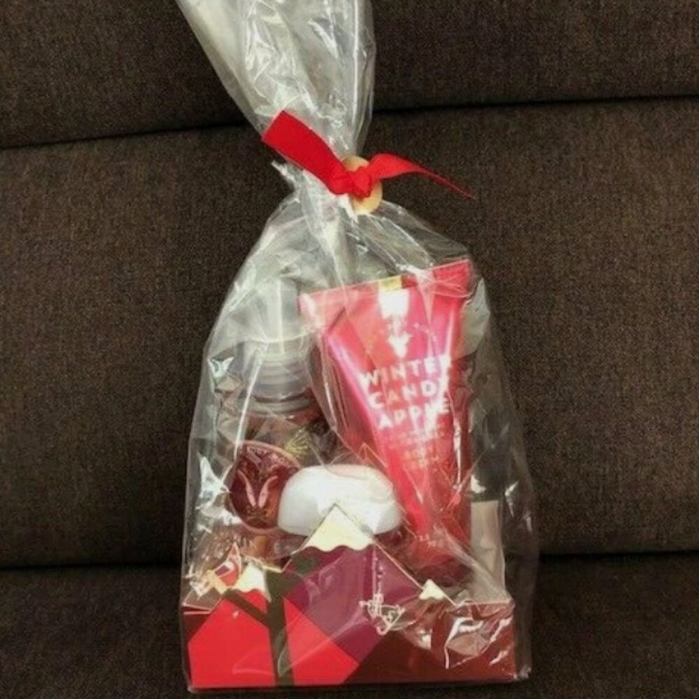 Bath & Body Works Winter Candy Apple 3-Piece Set (Cream, Mist & Hand Gel)